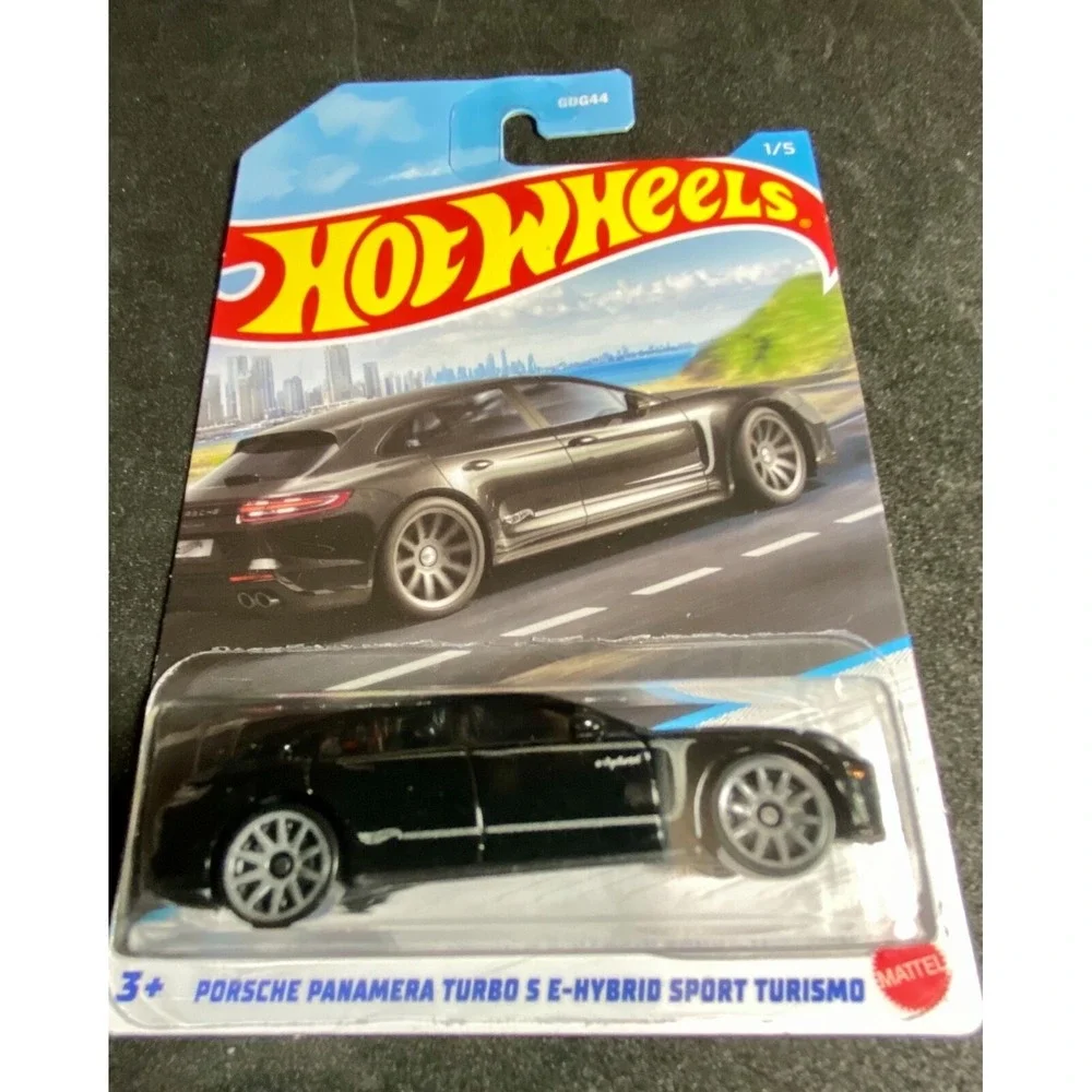 Hot Wheels Porsche Panamera Turbo S E-Hybrid Sport Turismo‎ HW Luxury Sedans 1/5